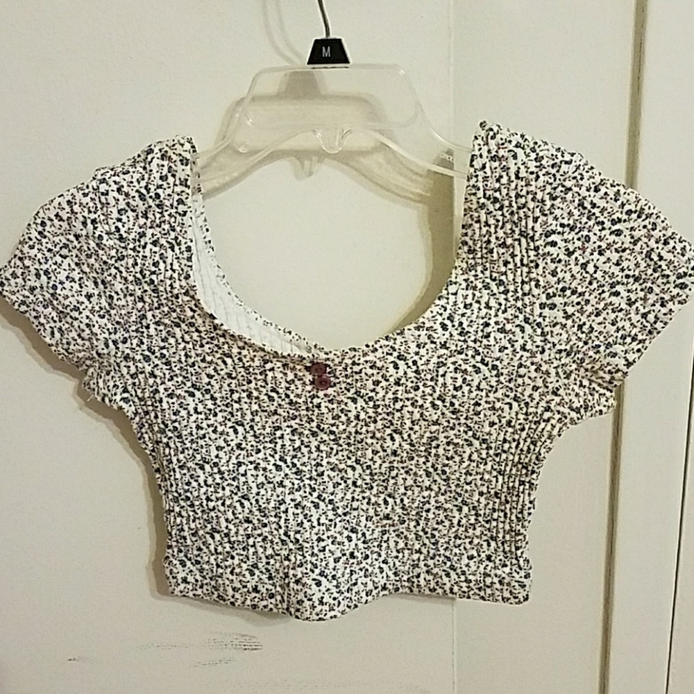 Floral Print Ribbed Crop Top with Purple Buttons